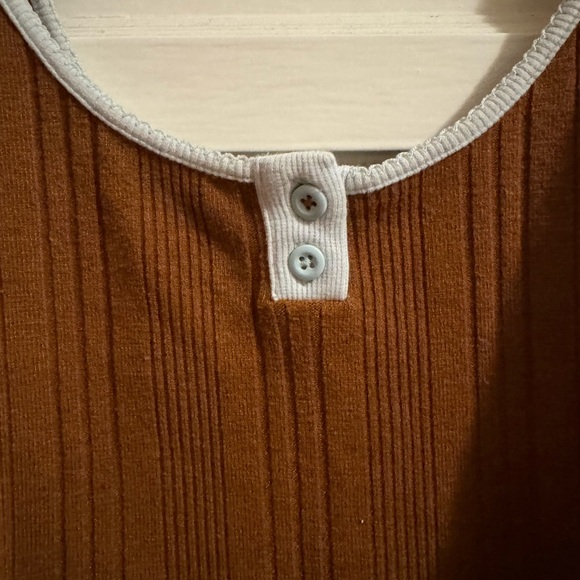 URBAN OUTFITTERS BDG CLAY CROPPED TANK TOP IN BROWN WITH BLUE TRIM SIZE SMALL. - Picture 2 of 5